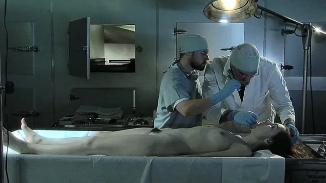 Сексуалдық папа қызының есегін жалайды, қатыгез видео