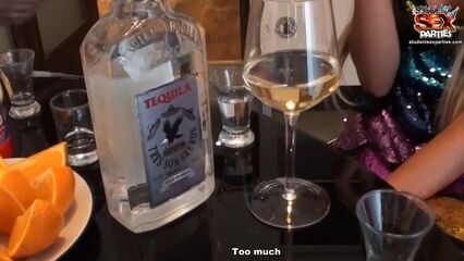 Русская пьяная групповая студенческая секс оргия №1