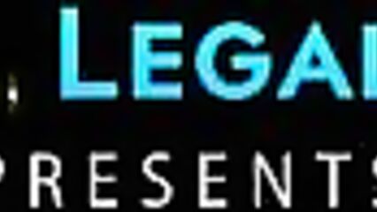 Эротическое соло в исполнении молодой брюнетки