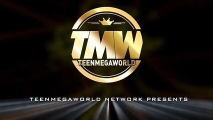 Нежно вошел в тугую попку блондинки