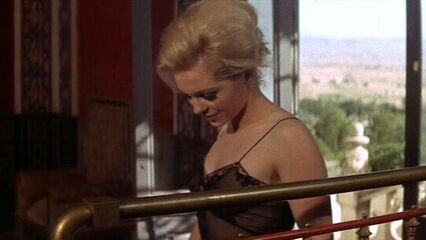 Евгения... история ее путешествия в мир извращений