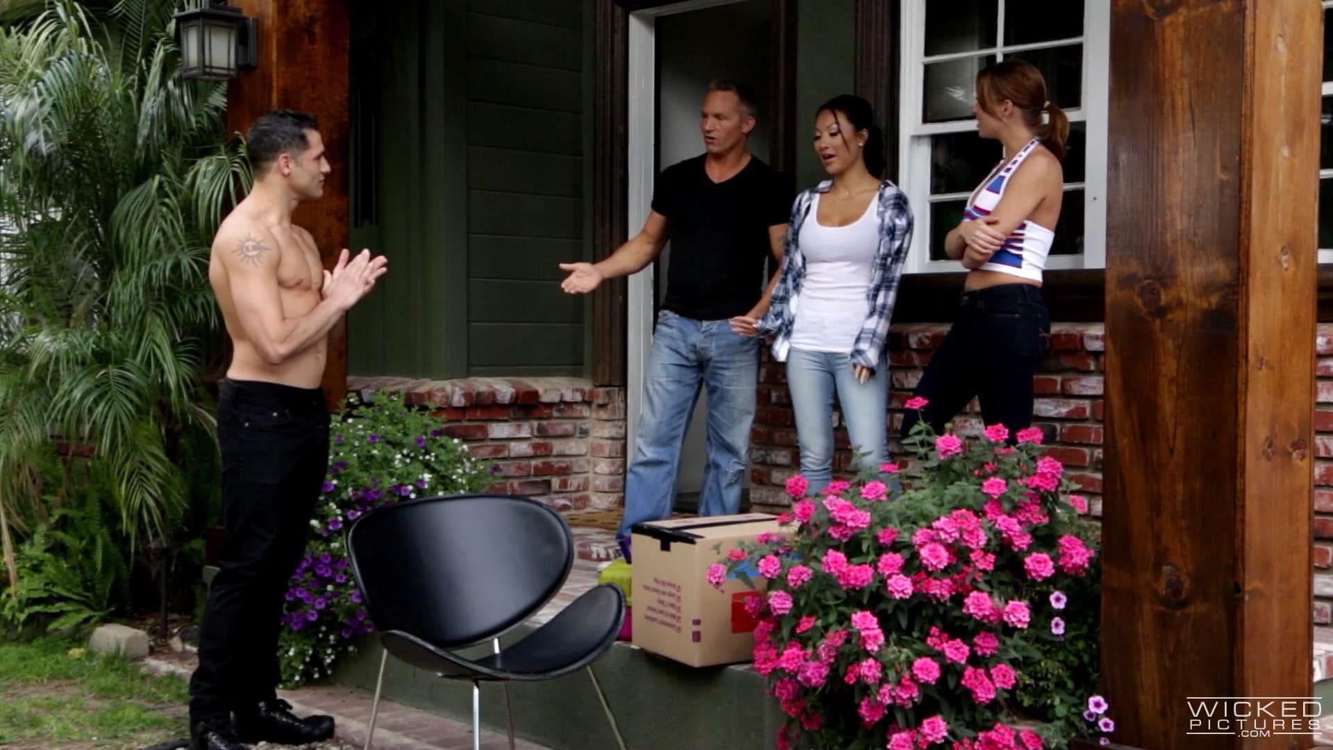 Видеода жалаңаш жүгіру