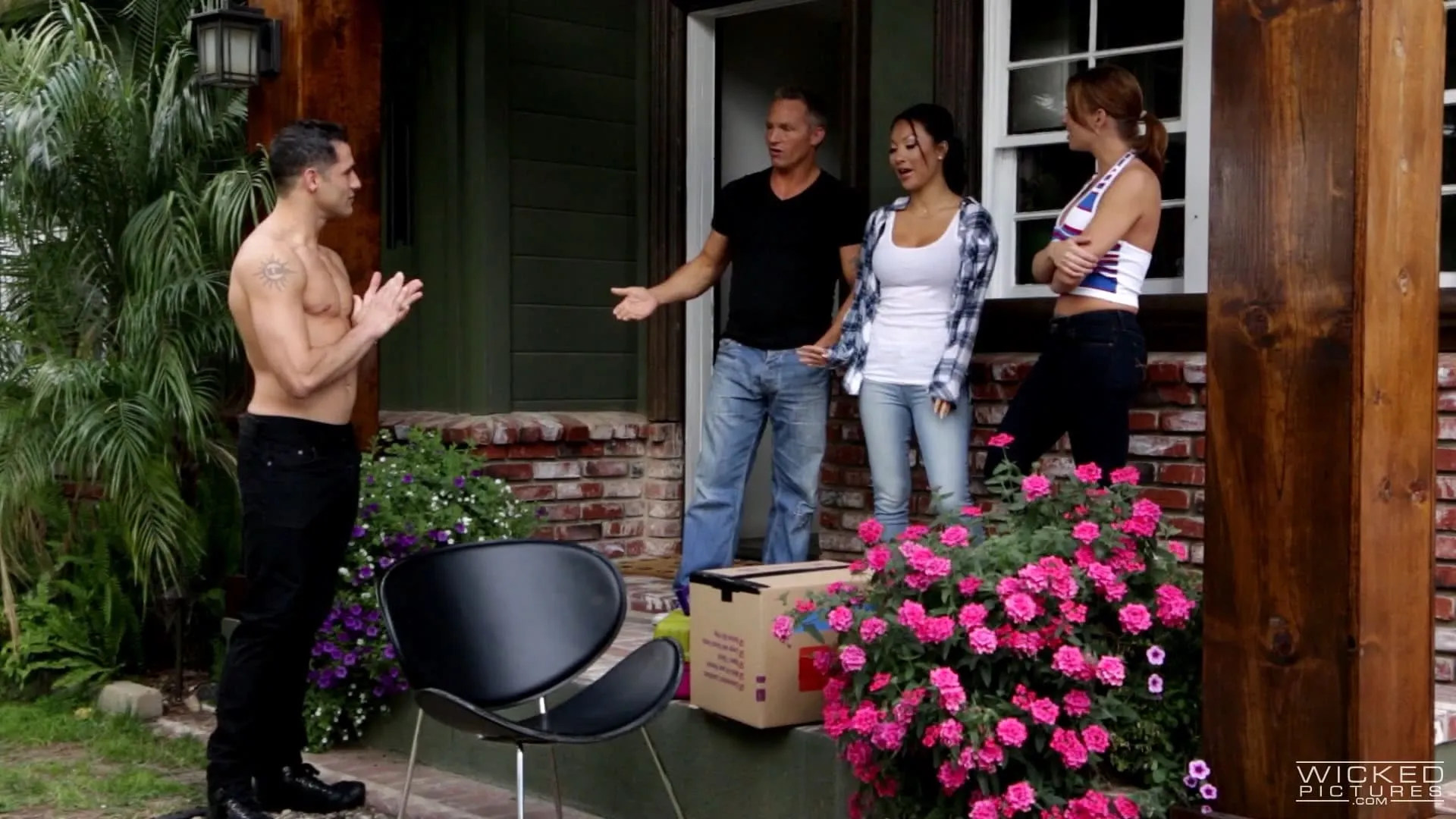 Ұйықтап жатқан адамның аузына камминг түсірген видео