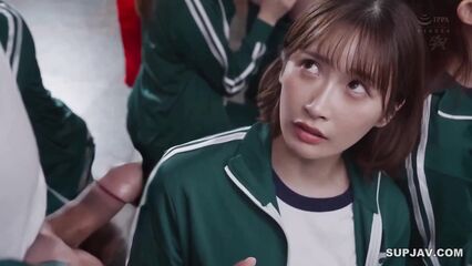 Игра в Кальмара здорового человека, порнопародия