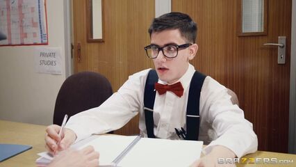 Сквирт на ботана (2017) порно с русским переводом