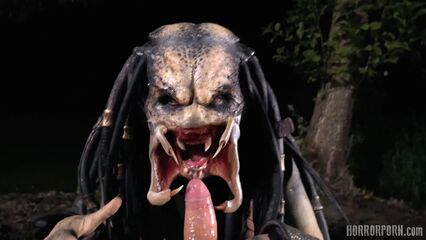 Порно фильм 14: Хищник-охотник за членами (2021)