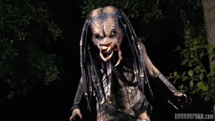 Порно фильм 14: Хищник-охотник за членами (2021)