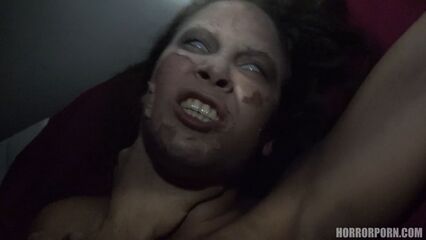 Порно ужасы: Страх приходит после наступления темноты